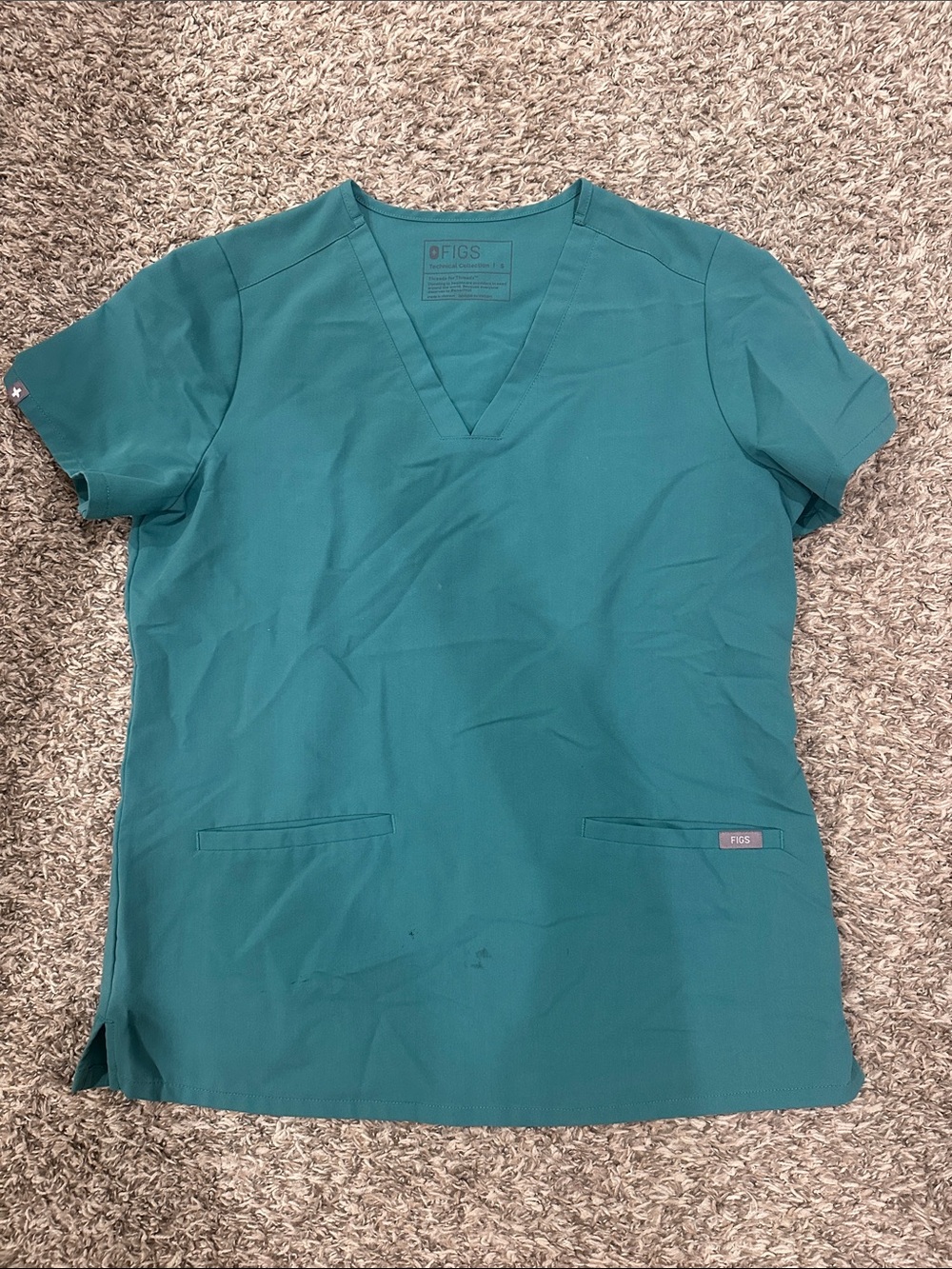 FIGS Women's Teal V-Neck Scrub Top with Front Pockets